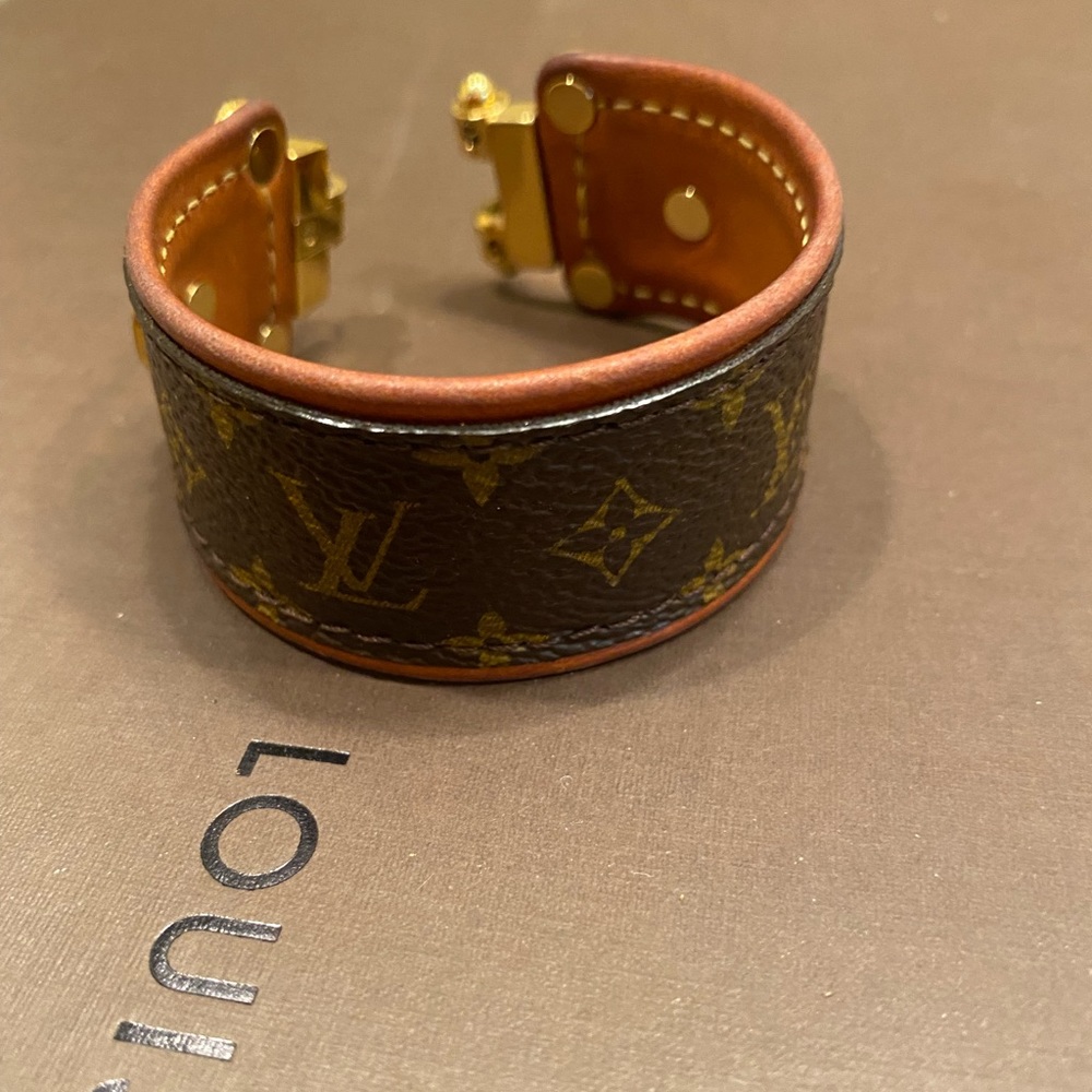 -Louis Vuitton Womens bracelet. See pictures, minor scratches.